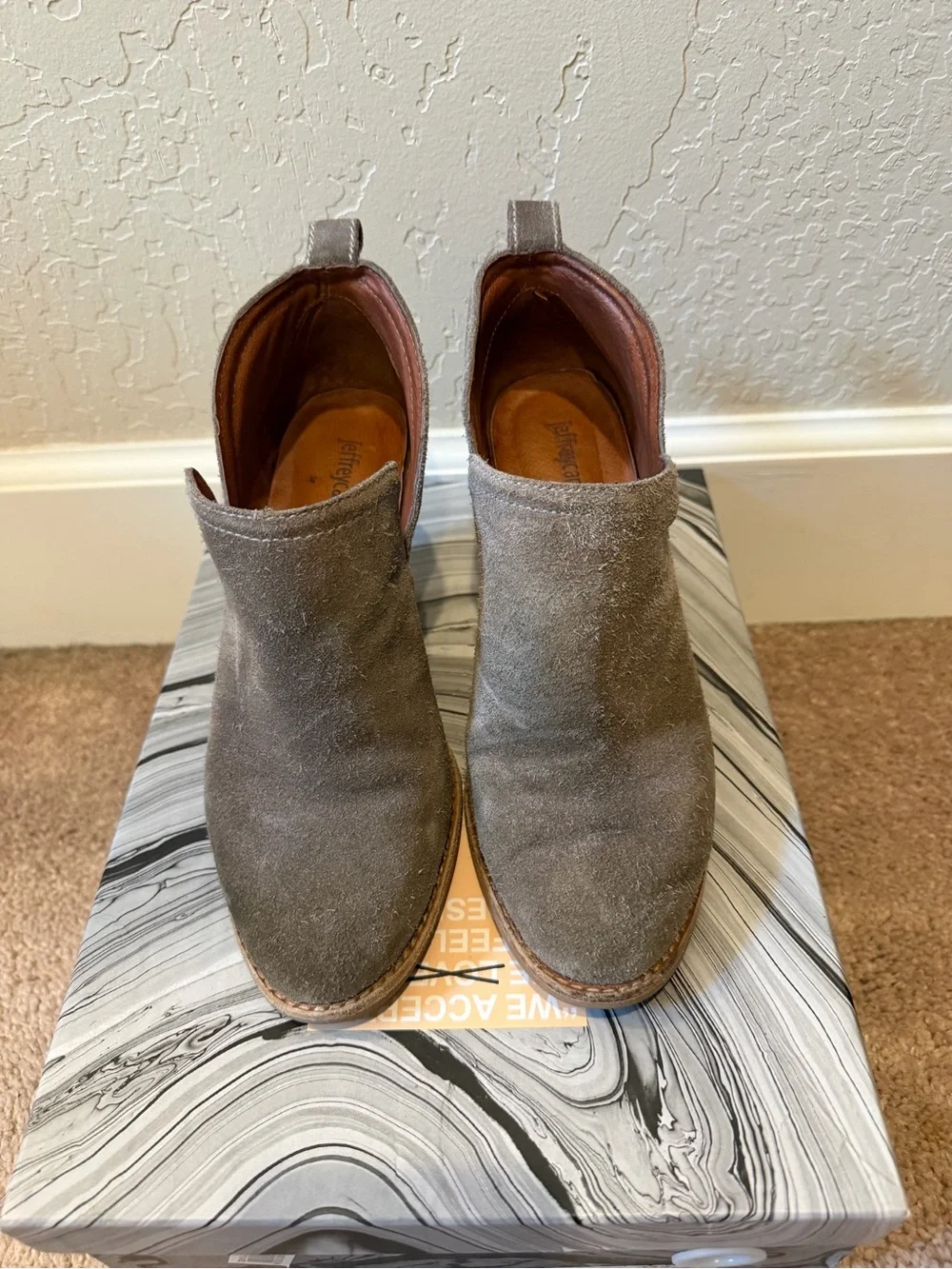 Slip-On Suede Chelsea Boots for women - Gray